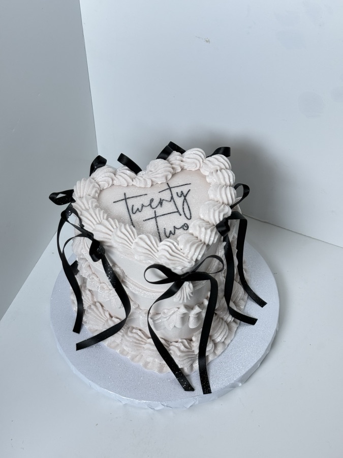 Vintage Cake 1